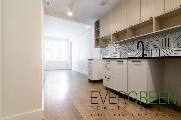 Rented by Evergreen Apartments BK | media 44