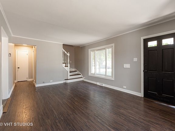 3rd image of 815 N Kennicott Ave
