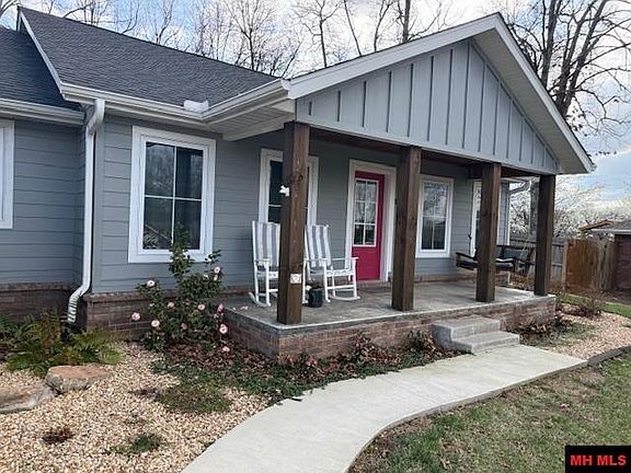 2nd image of 608 Wedgewood Cir