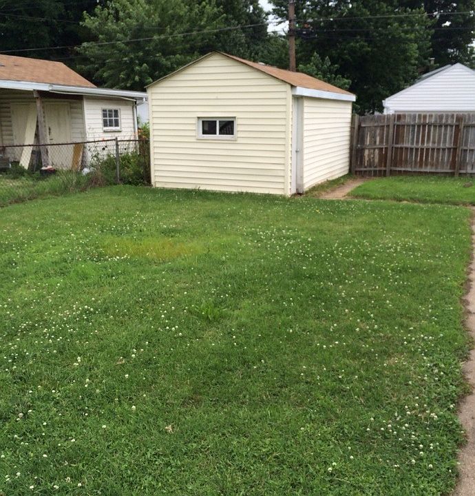 2nd image of 4464 S 39th St