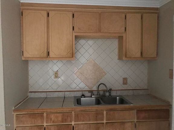 3rd image of 5043 Maid Marion Dr