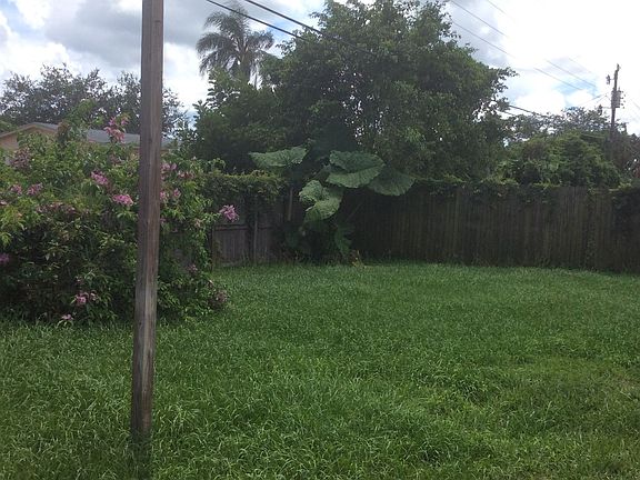 2nd image of 912 Harth Dr