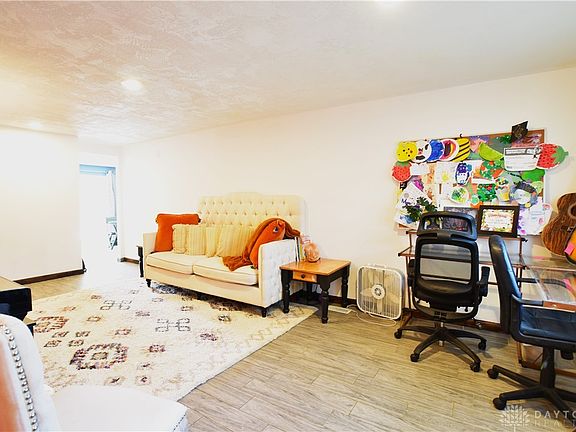 3rd image of 4929 Arrowview Dr