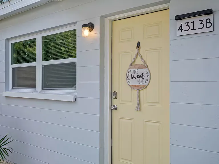 4313 W Woodlawn Ave — Photo 37