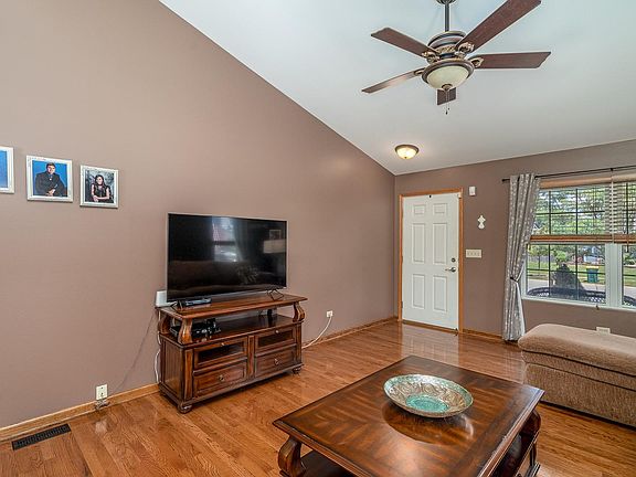 4th image of 5824 Lake Pointe Dr