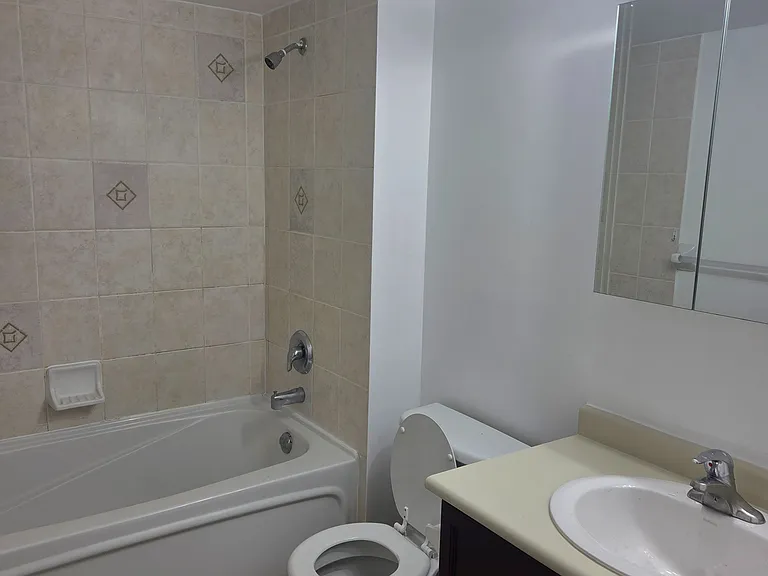 23 Oneida Cres #907 — Photo 14