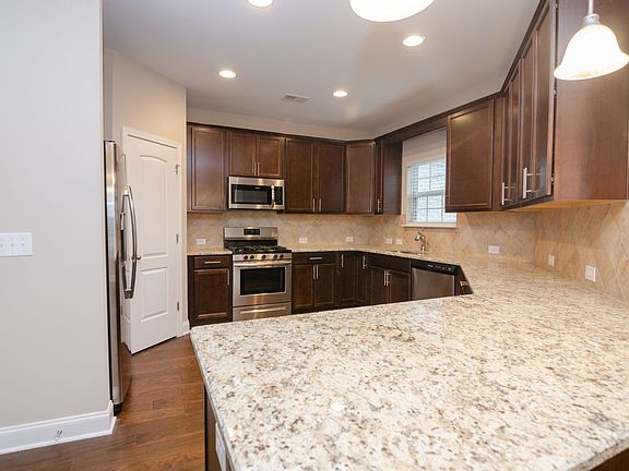 4th image of 2045 Moultrie Cir