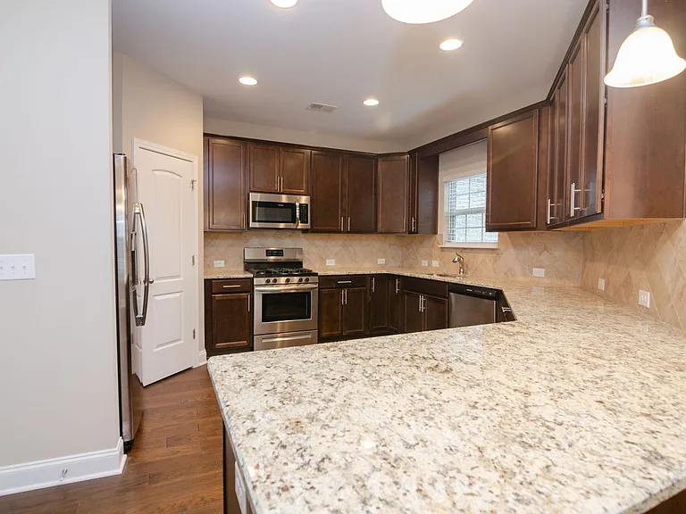 2045 Moultrie Cir — Photo 4