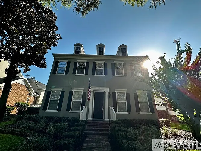 407 Iris St — Photo 3