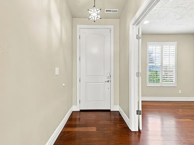 1360 E Foxmont Ln — Photo 3