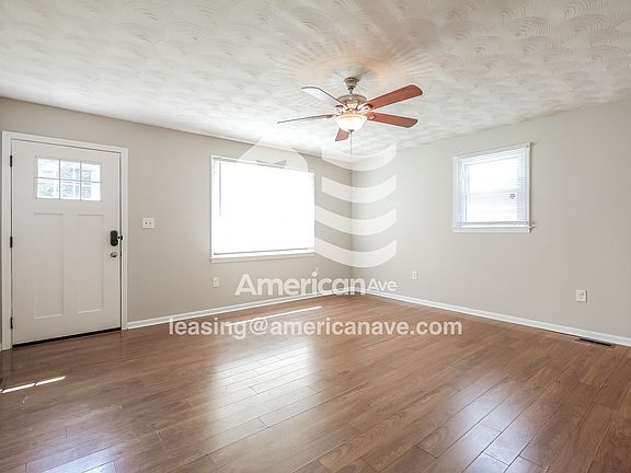 9868_003_living_room_12804540.jpg