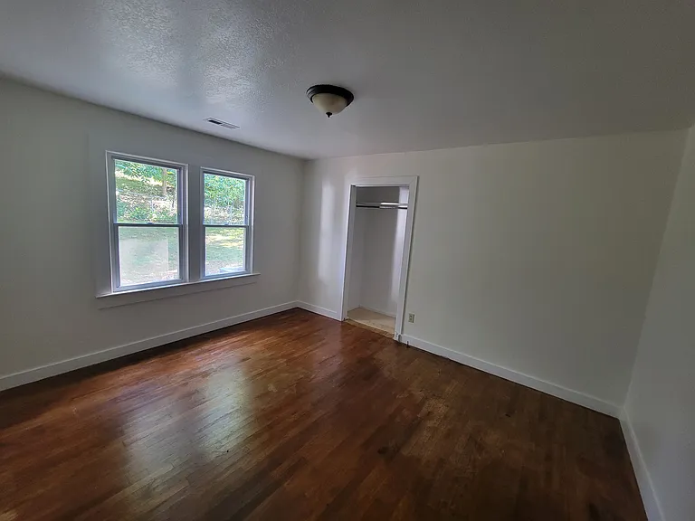 317 Poplar St — Photo 10