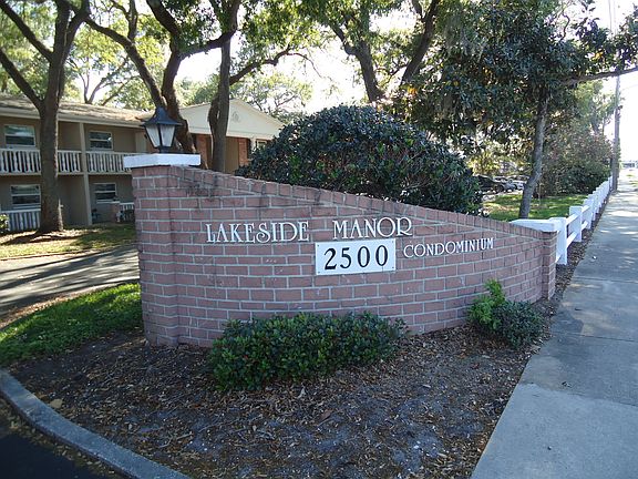 Lakeside Manor Condominiums