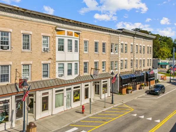 14 Railroad St #8, New Milford, CT 06776