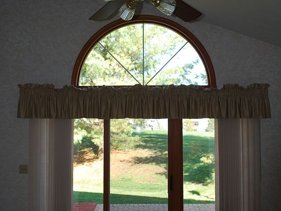 4th image of 19360 Bradford Ct