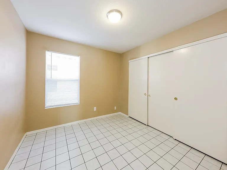 8015 W Laurel Ln — Photo 14