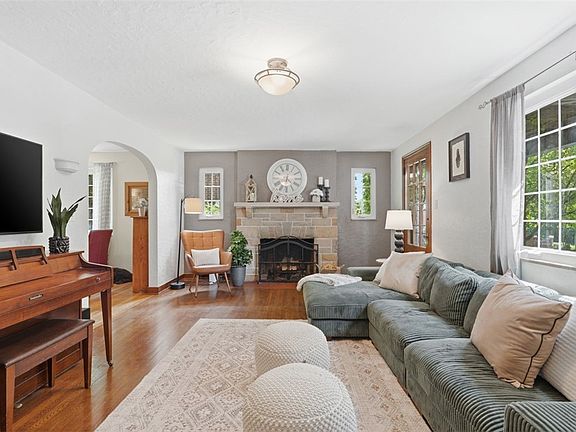 4th image of 814 Washington Dr