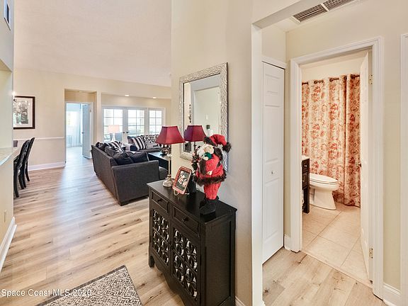 4th image of 142 Regents Ct
