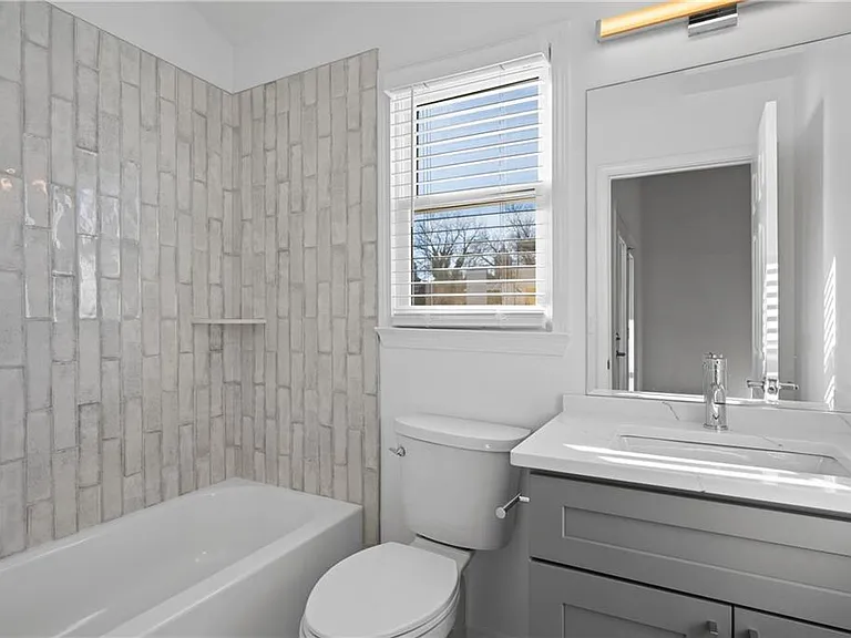 567 Winton Ter NE #E — Photo 11
