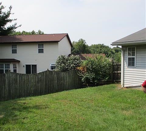3rd image of 1406 Blackberry Ln