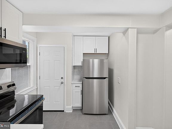 5th image of 912 McCabe Ave