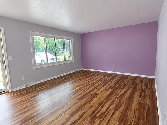 2nd image of 1422 Lake Ave