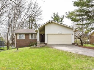 9948 Mevis Dr, Brighton, MI