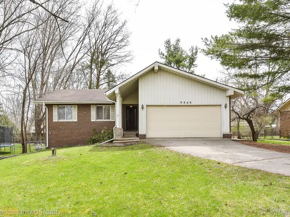9948 Mevis Dr, Brighton, MI 48114
