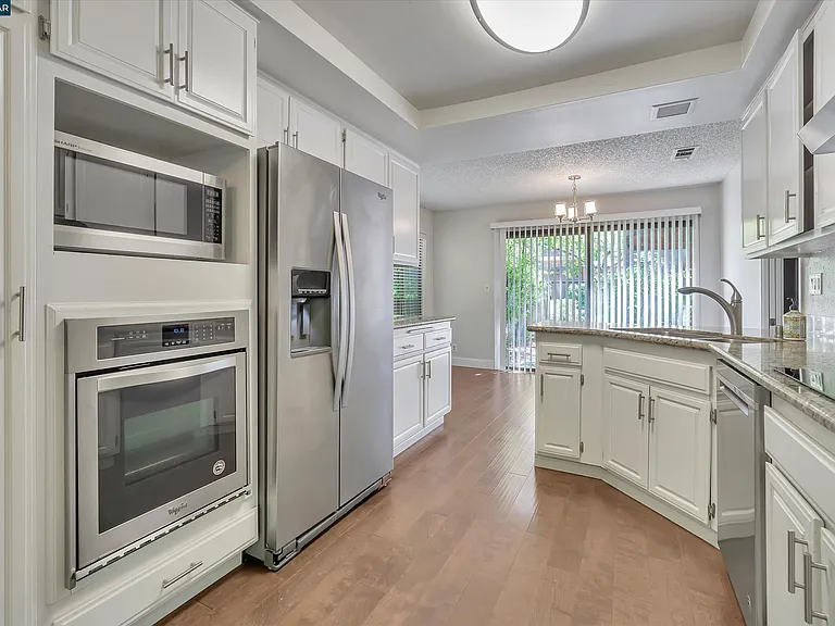 1956 Fair Ridge Ct — Photo 18