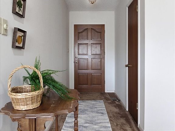 4th image of 902 S Lake Rd