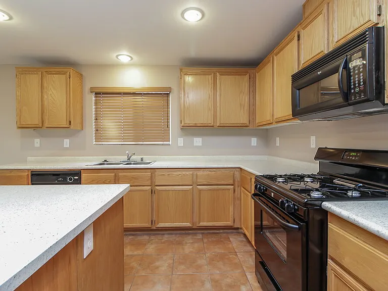 3433 Palatine Hills Ave — Photo 6