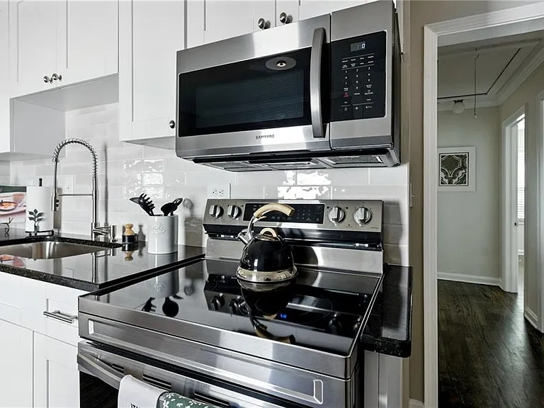 1411 Mercer Ave — Photo 3