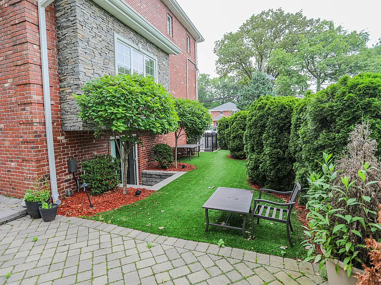 296 Forest Rd — Photo 36