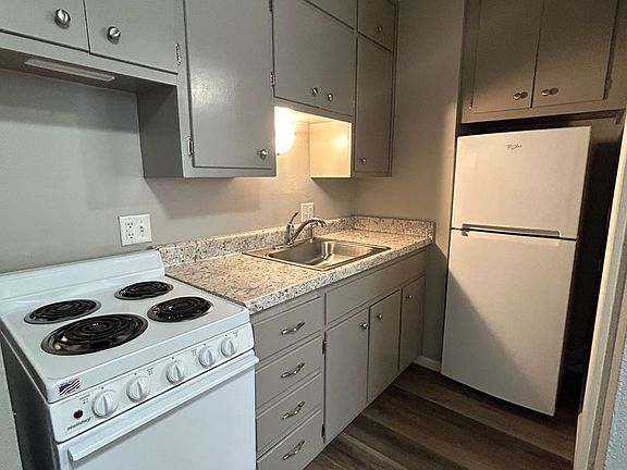 3rd image of 2125 Indianola Ave APT A1