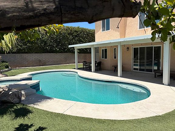 4th image of 78615 Bradford Cir