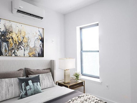 5th image of 915 Saint Johns Pl APT 7