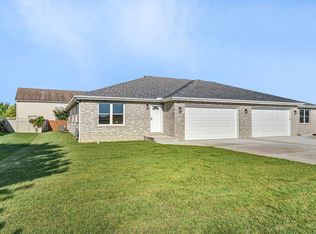 1969 Eagle Dr, Morris, IL 60450