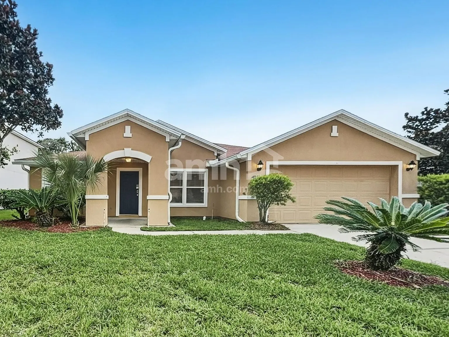 4 bed, 2.0 bath, 2302 sqft, $2,285 — Photo 1