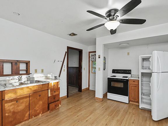 5th image of 271 8th Ave