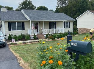 1806 Melissa Cir, Vinton, VA 24179