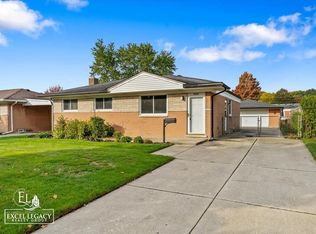 31359 Gardendale Dr, Warren, MI 48088