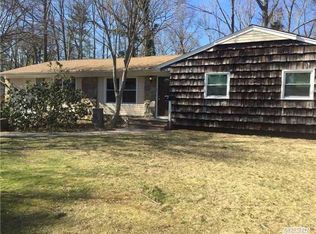 19 Mark Dr, Smithtown, NY 11787