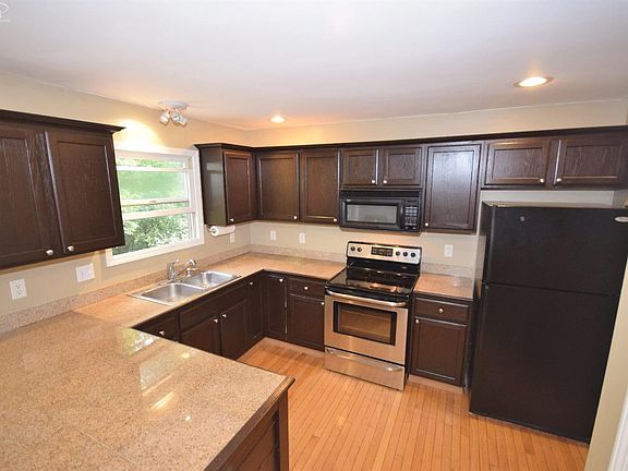 4th image of 8523 Pineview Lake Dr