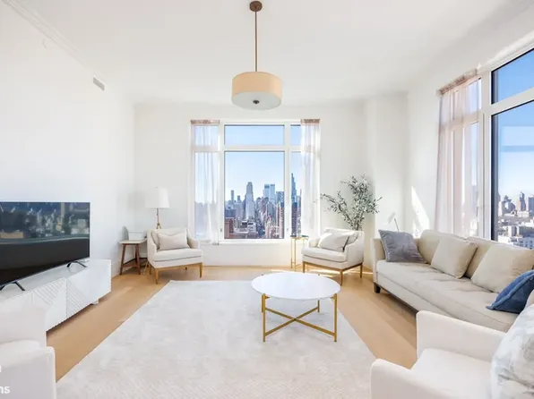 200 East 83rd Street image 1 of 34