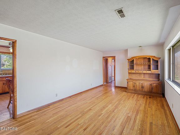 3rd image of 3829 Calaford Dr