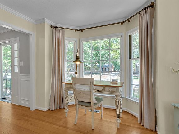 3rd image of 410 Colony Woods Dr