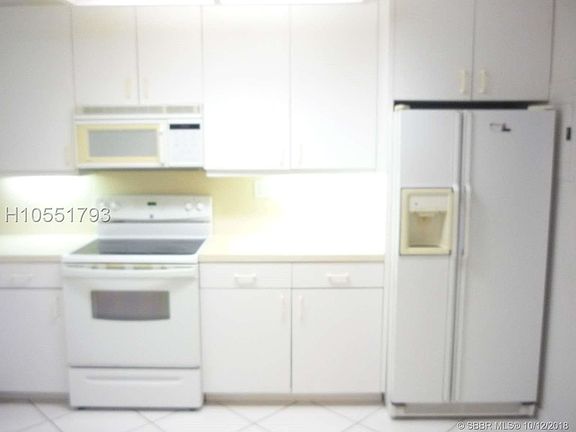 3rd image of 830 S Hollybrook Dr APT 201