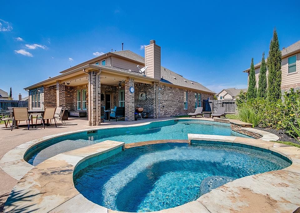 1st image of 2883 Emilia Ct