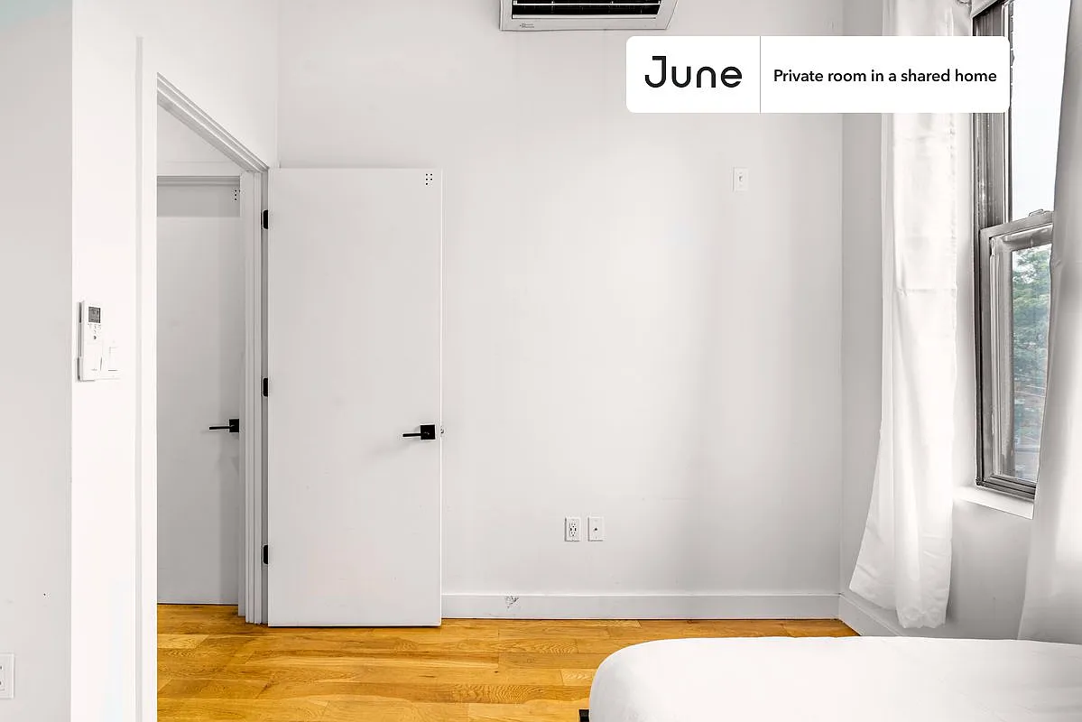 Full bedroom in 5 bed/3 bath home in Ridgewood #1408 A — Photo 4