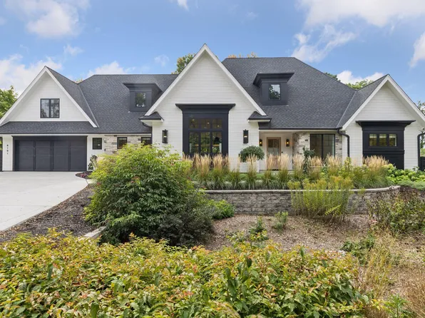 6101 Blake Cir, Edina, MN 55436